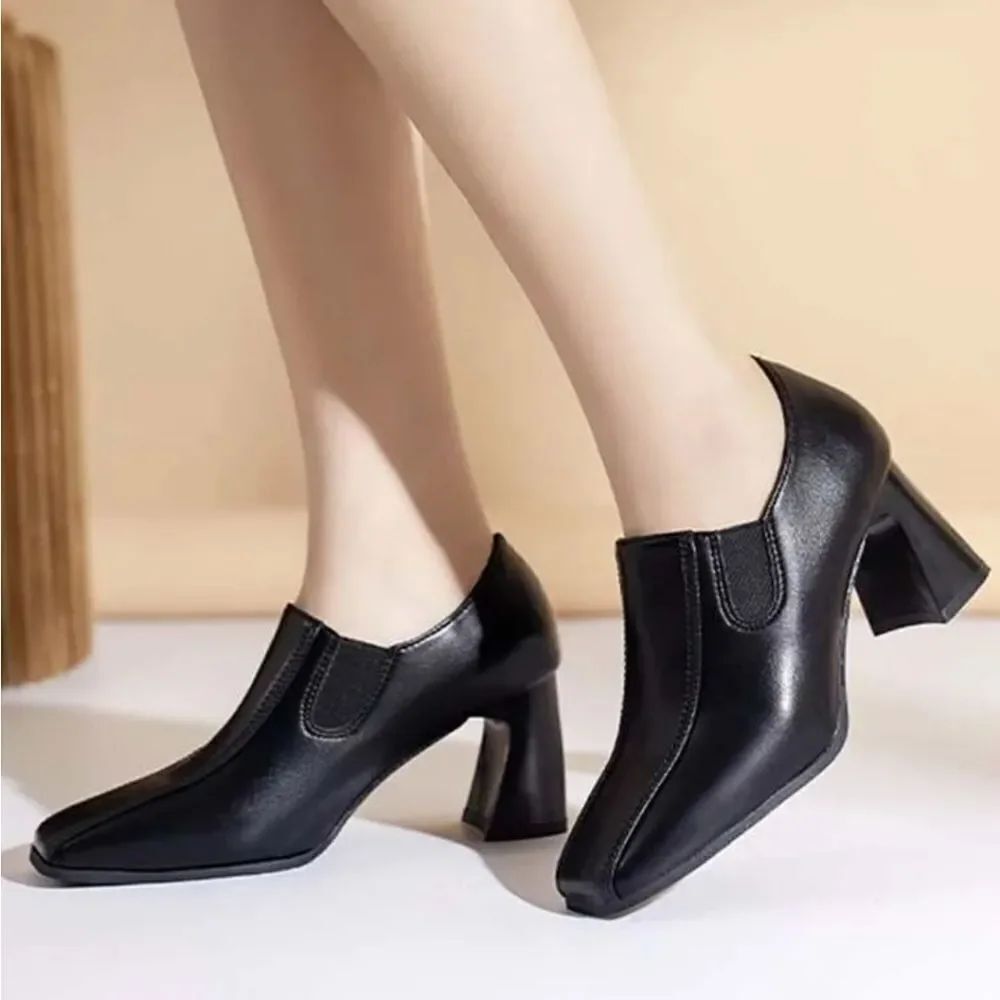 THOM MCAN LEATHER ROUND TOE SLIP-ON WOMEN"S BLOCK PUMP